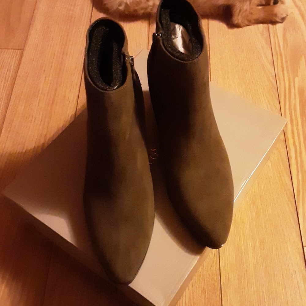 Shoes olive green